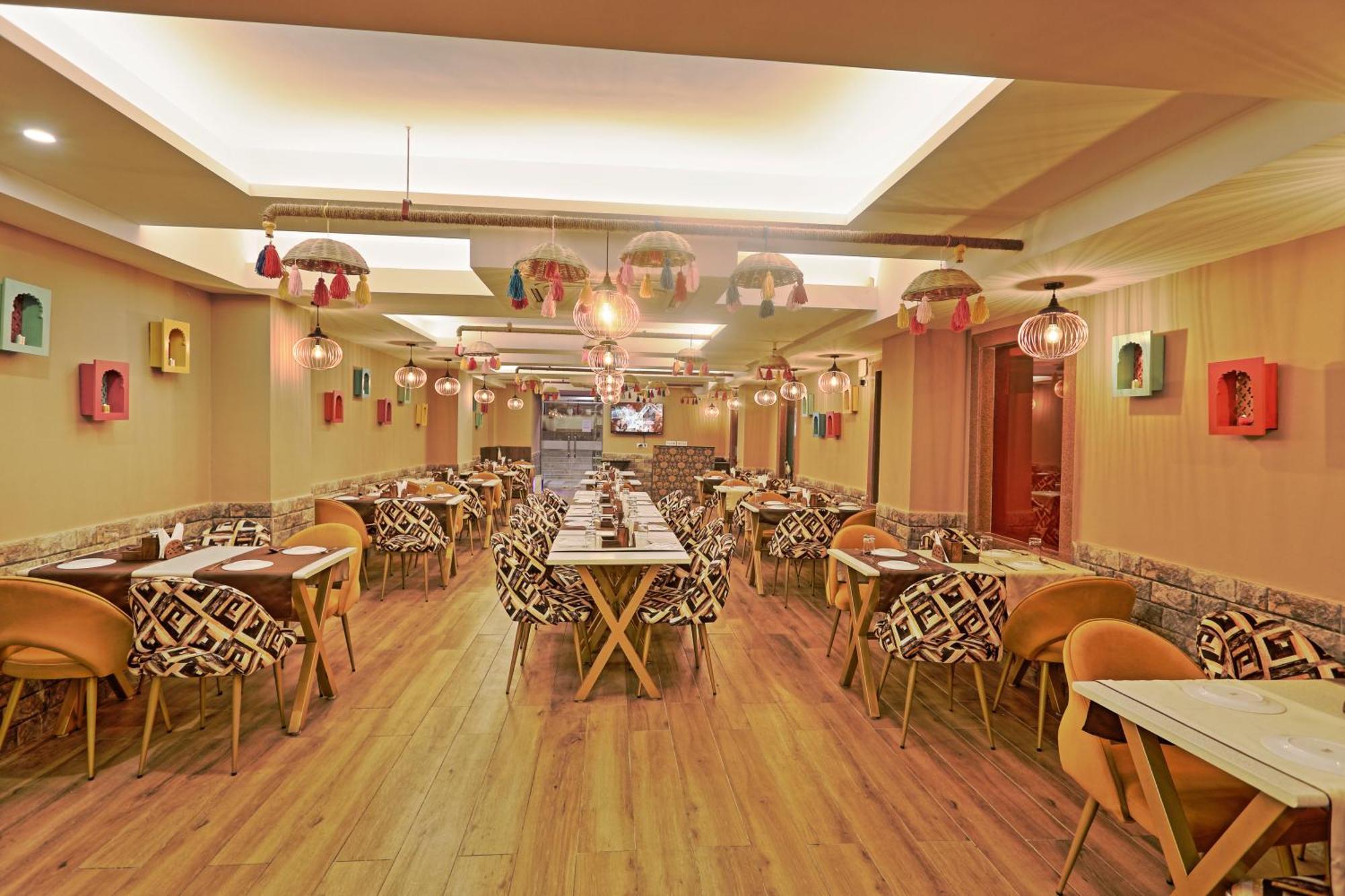 Hotel Cardinal Oxmo Delhi Airport Nova Deli Exterior foto